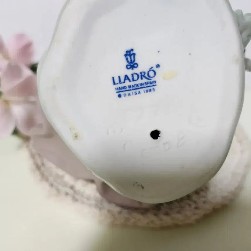 [BUNJANG] Lladro Sweet Scent Figurine / 야드로 달콤한 향기 피겨린