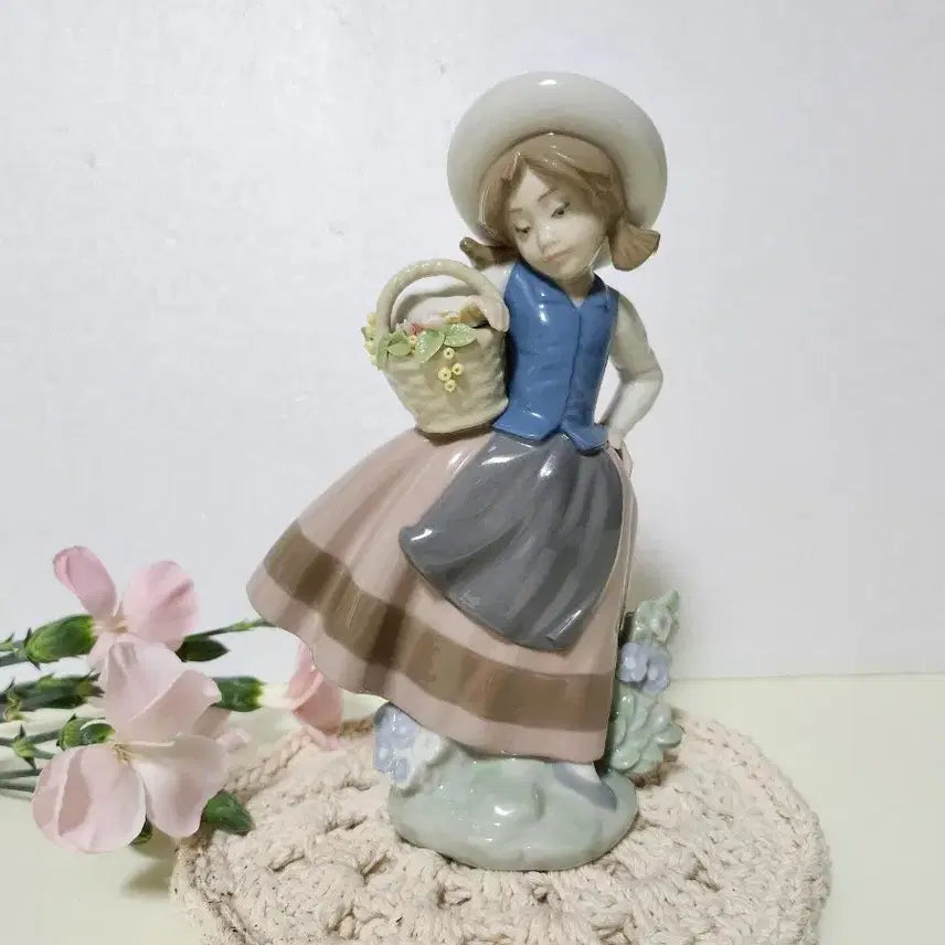 [BUNJANG] Lladro Sweet Scent Figurine / 야드로 달콤한 향기 피겨린