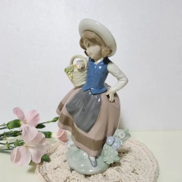 [BUNJANG] Lladro Sweet Scent Figurine / 야드로 달콤한 향기 피겨린