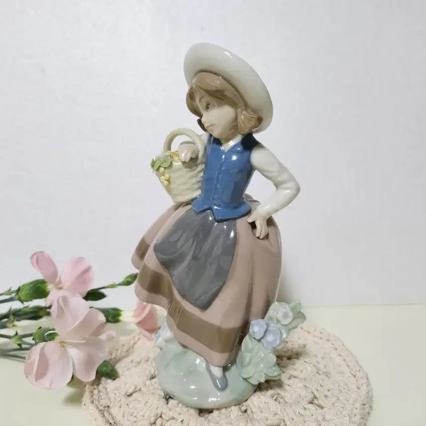 [BUNJANG] Lladro Sweet Scent Figurine / 야드로 달콤한 향기 피겨린
