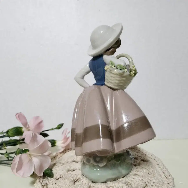 [BUNJANG] Lladro Sweet Scent Figurine / 야드로 달콤한 향기 피겨린
