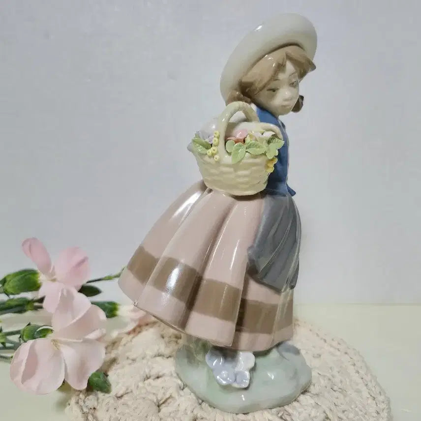 [BUNJANG] Lladro Sweet Scent Figurine / 야드로 달콤한 향기 피겨린
