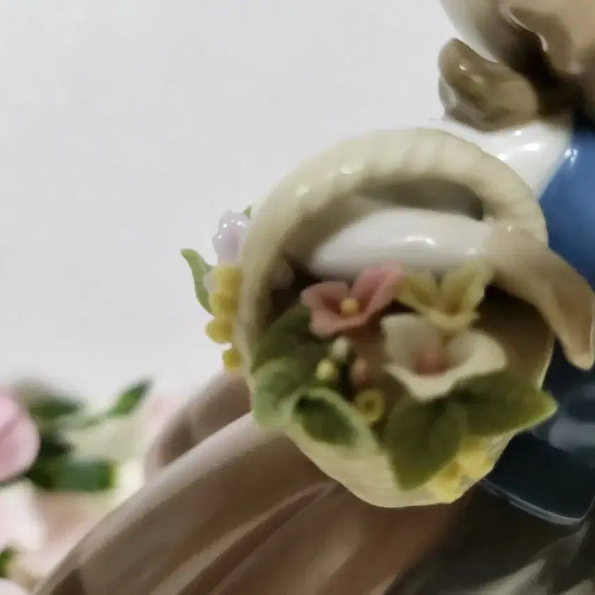 [BUNJANG] Lladro Sweet Scent Figurine / 야드로 달콤한 향기 피겨린