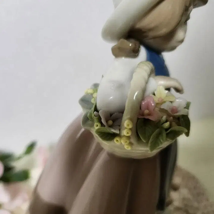 [BUNJANG] Lladro Sweet Scent Figurine / 야드로 달콤한 향기 피겨린