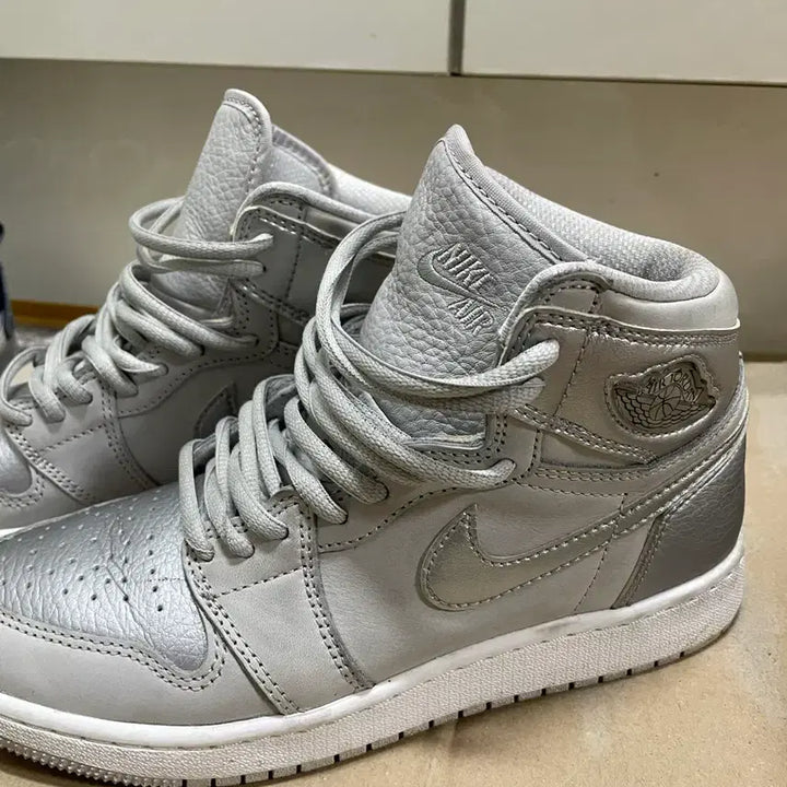 [BUNJANG] Air Jordan 1 Retro High OG CO.JP Neutral Grey Sneakers / 에어 조던 1 레트로 하이 OG CO.JP 뉴트럴 그레이 스니커즈