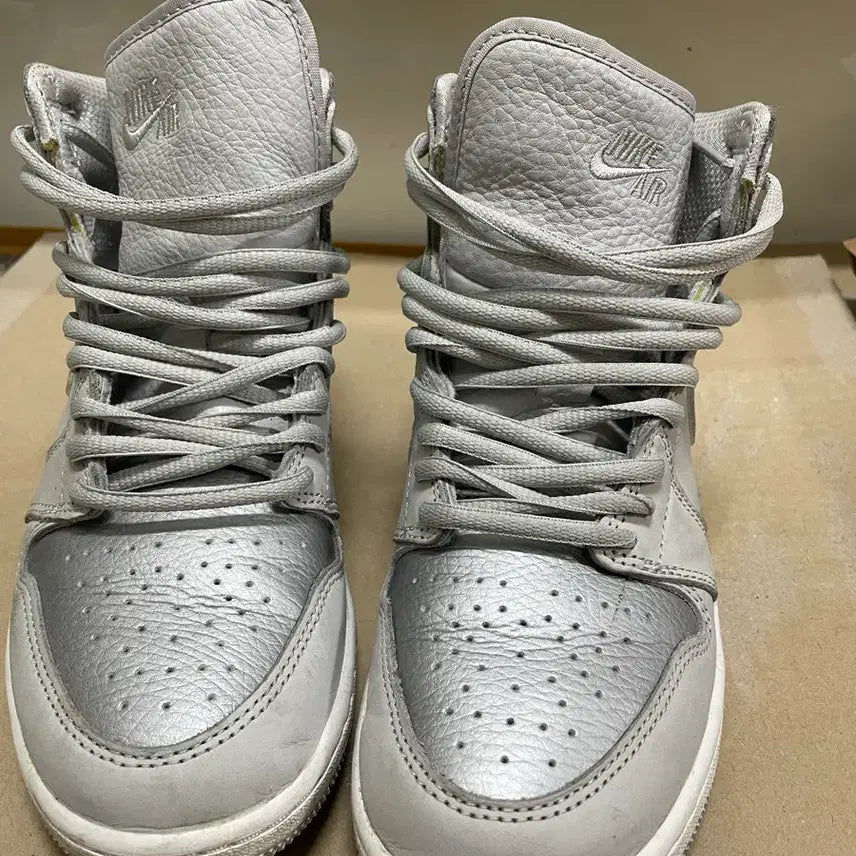 [BUNJANG] Air Jordan 1 Retro High OG CO.JP Neutral Grey Sneakers / 에어 조던 1 레트로 하이 OG CO.JP 뉴트럴 그레이 스니커즈