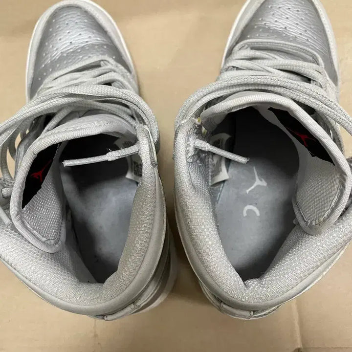 [BUNJANG] Air Jordan 1 Retro High OG CO.JP Neutral Grey Sneakers / 에어 조던 1 레트로 하이 OG CO.JP 뉴트럴 그레이 스니커즈