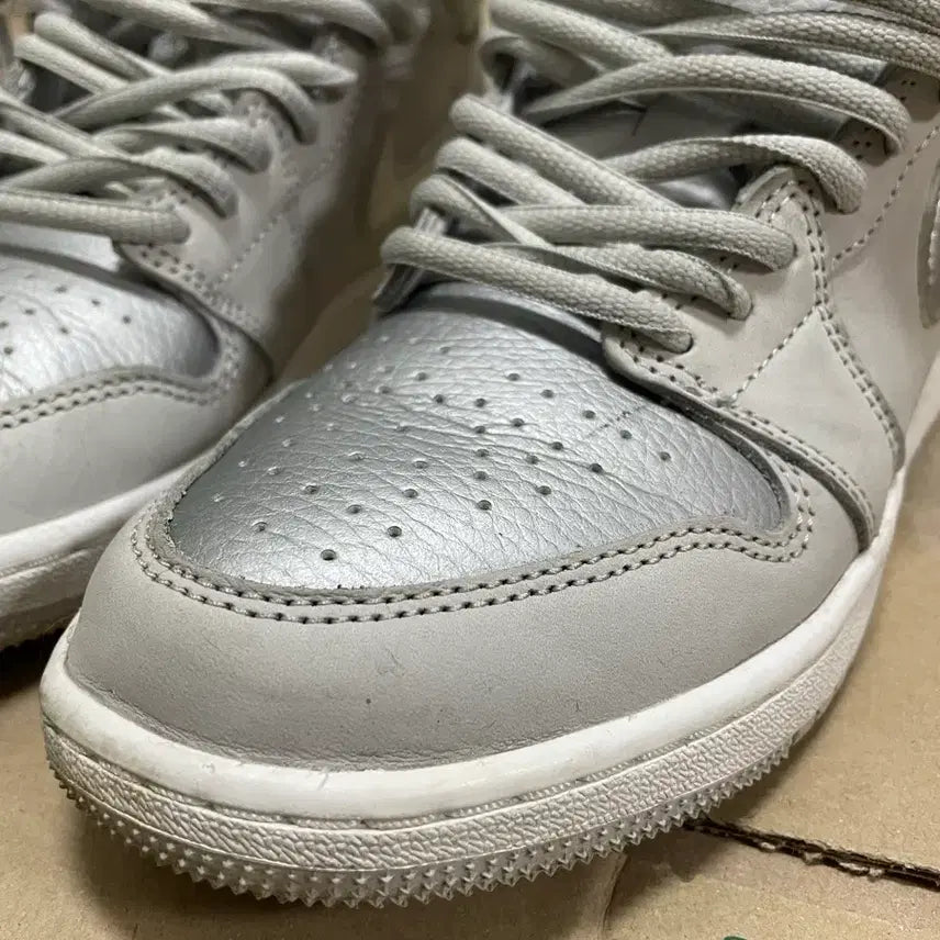 [BUNJANG] Air Jordan 1 Retro High OG CO.JP Neutral Grey Sneakers / 에어 조던 1 레트로 하이 OG CO.JP 뉴트럴 그레이 스니커즈
