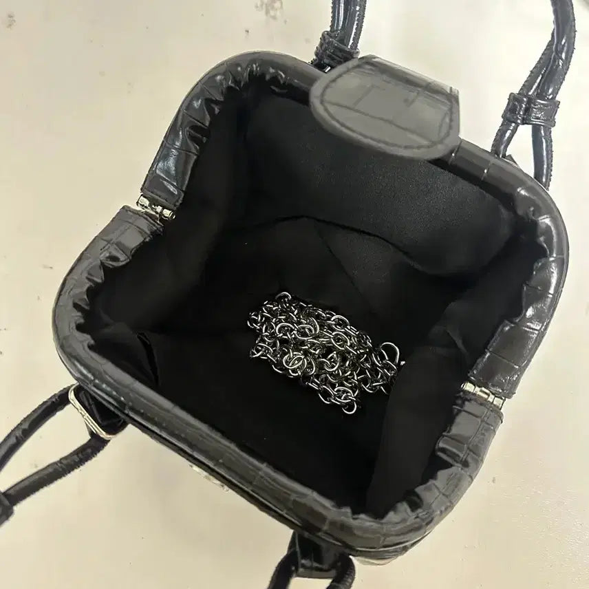 [BUNJANG] Vivienne Westwood Black Croc Mini Bag / 비비안웨스트우드 블랙 크로크 미니백