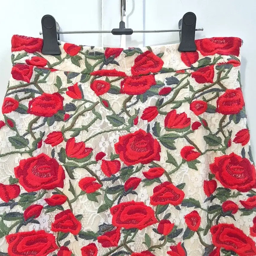 [BUNJANG] Minimal Rose Embroidery Lace Skirt / 미니멈 장미 자수 레이스 스커트