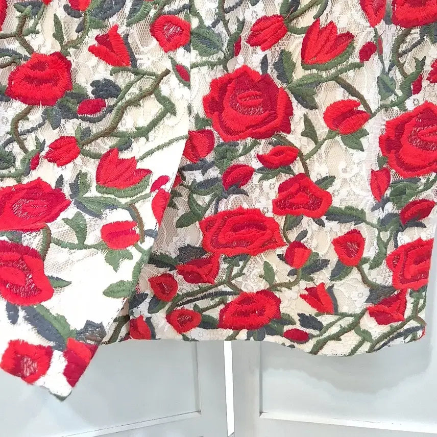 [BUNJANG] Minimal Rose Embroidery Lace Skirt / 미니멈 장미 자수 레이스 스커트
