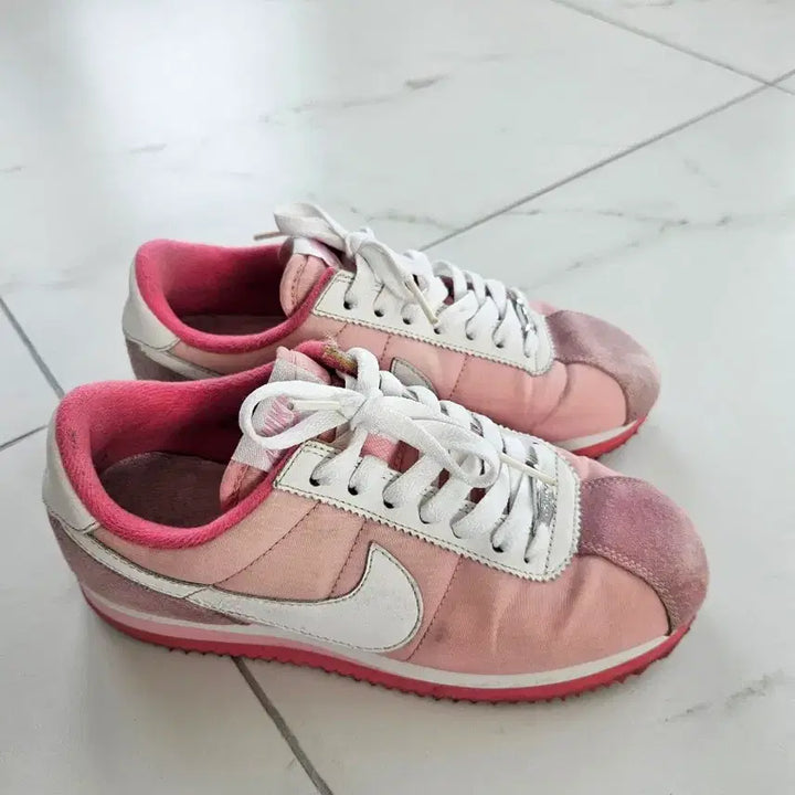 [BUNJANG] Nike Cortez Sneakers / 나이키 코르테즈 스니커즈 (230)