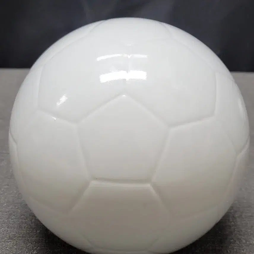 [BUNJANG] White Porcelain Soccer Ball / 백자 도자기 축구공