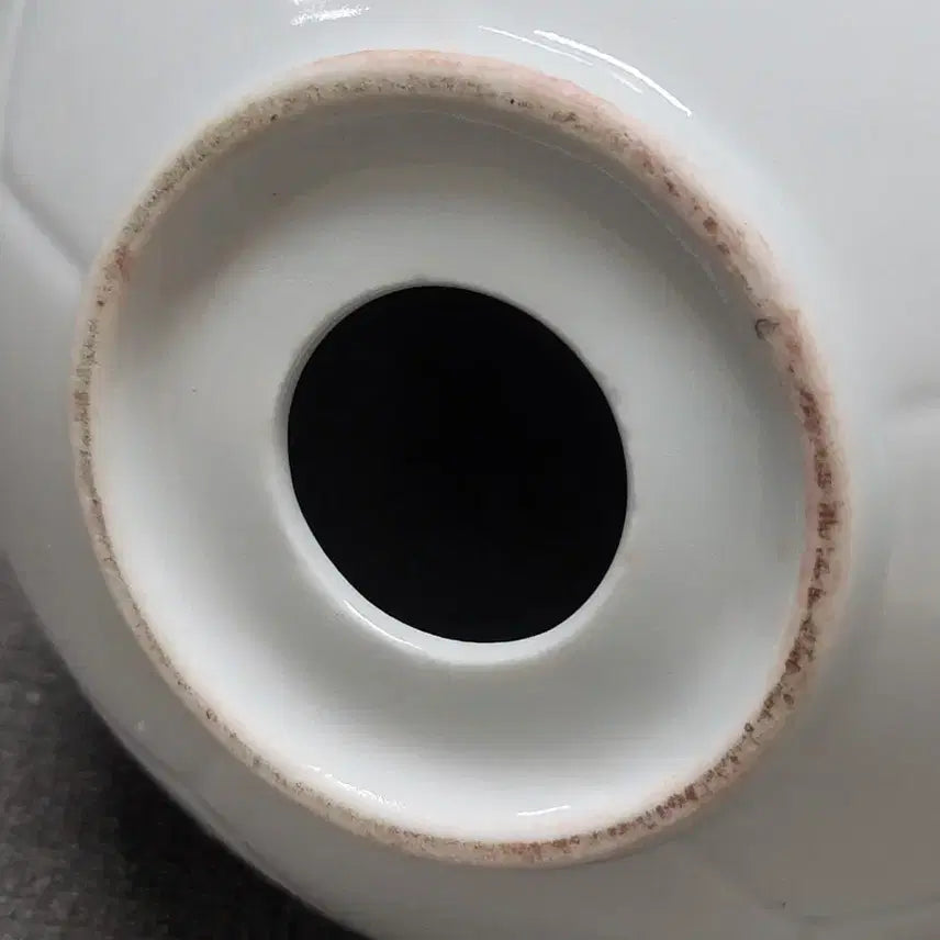 [BUNJANG] White Porcelain Soccer Ball / 백자 도자기 축구공