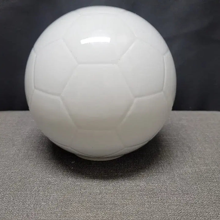 [BUNJANG] White Porcelain Soccer Ball / 백자 도자기 축구공
