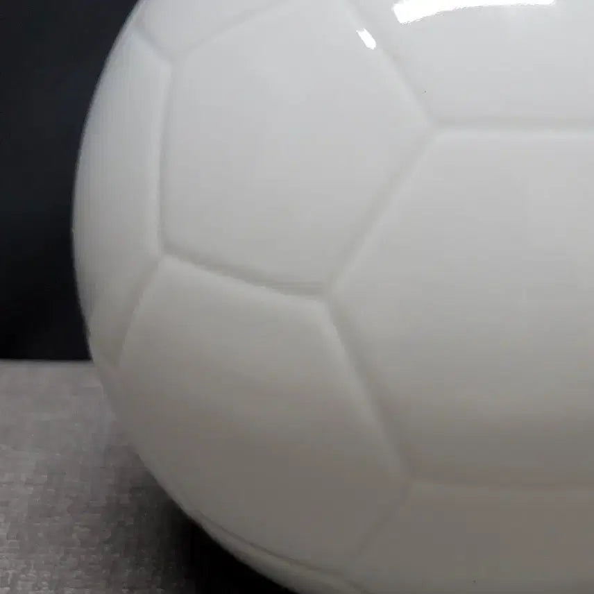 [BUNJANG] White Porcelain Soccer Ball / 백자 도자기 축구공