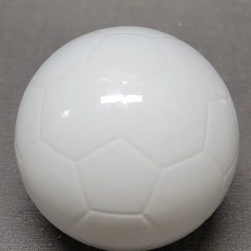 [BUNJANG] White Porcelain Soccer Ball / 백자 도자기 축구공