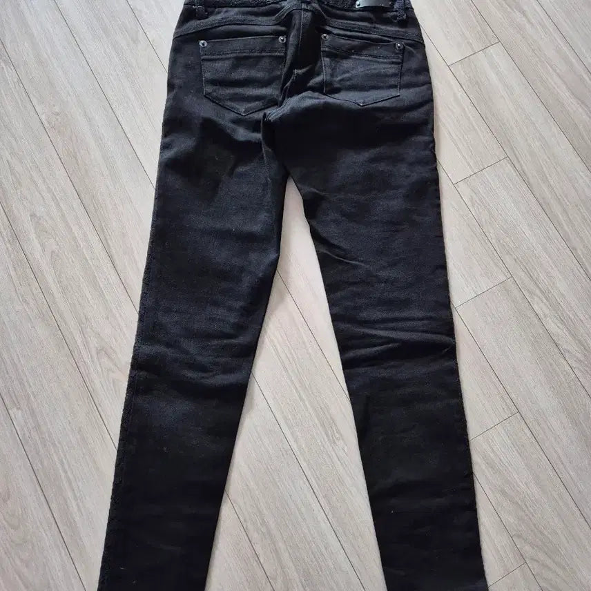 [BUNJANG] Kang Jin-young Beaded Lace Denim Black Jeans / 강진영 오브제 비즈 레이스 데님 블랙진