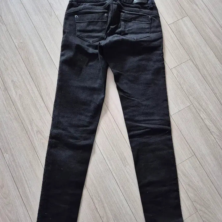 [BUNJANG] Kang Jin-young Beaded Lace Denim Black Jeans / 강진영 오브제 비즈 레이스 데님 블랙진