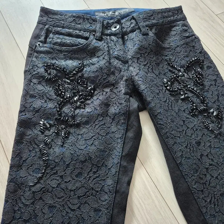 [BUNJANG] Kang Jin-young Beaded Lace Denim Black Jeans / 강진영 오브제 비즈 레이스 데님 블랙진