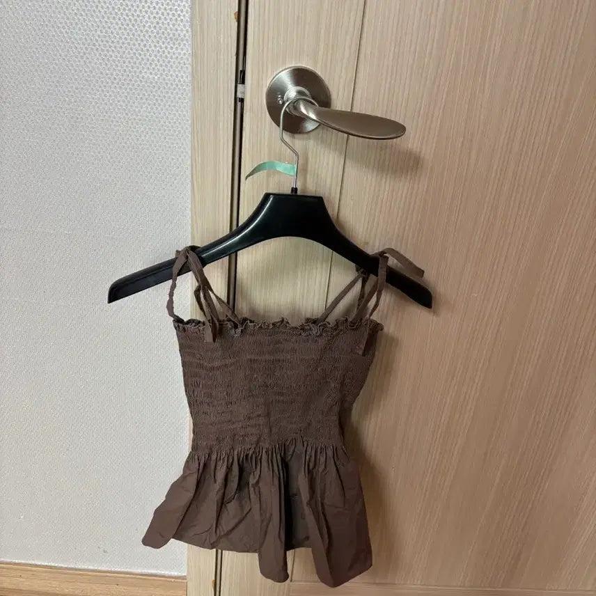 [BUNJANG] Brown Sleeveless Blouse / 나시 블라우스