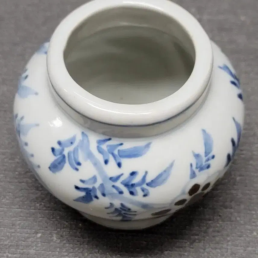 [BUNJANG] Celadon Porcelain Butterfly and Flower Motif Small Jar / 백자 청화 나비 화접문 소호 도자기