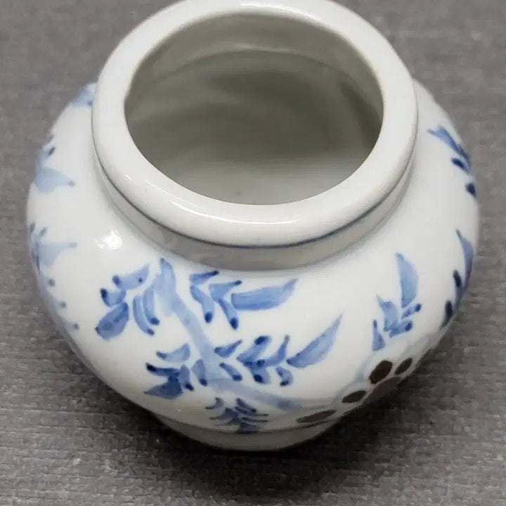 [BUNJANG] Celadon Porcelain Butterfly and Flower Motif Small Jar / 백자 청화 나비 화접문 소호 도자기