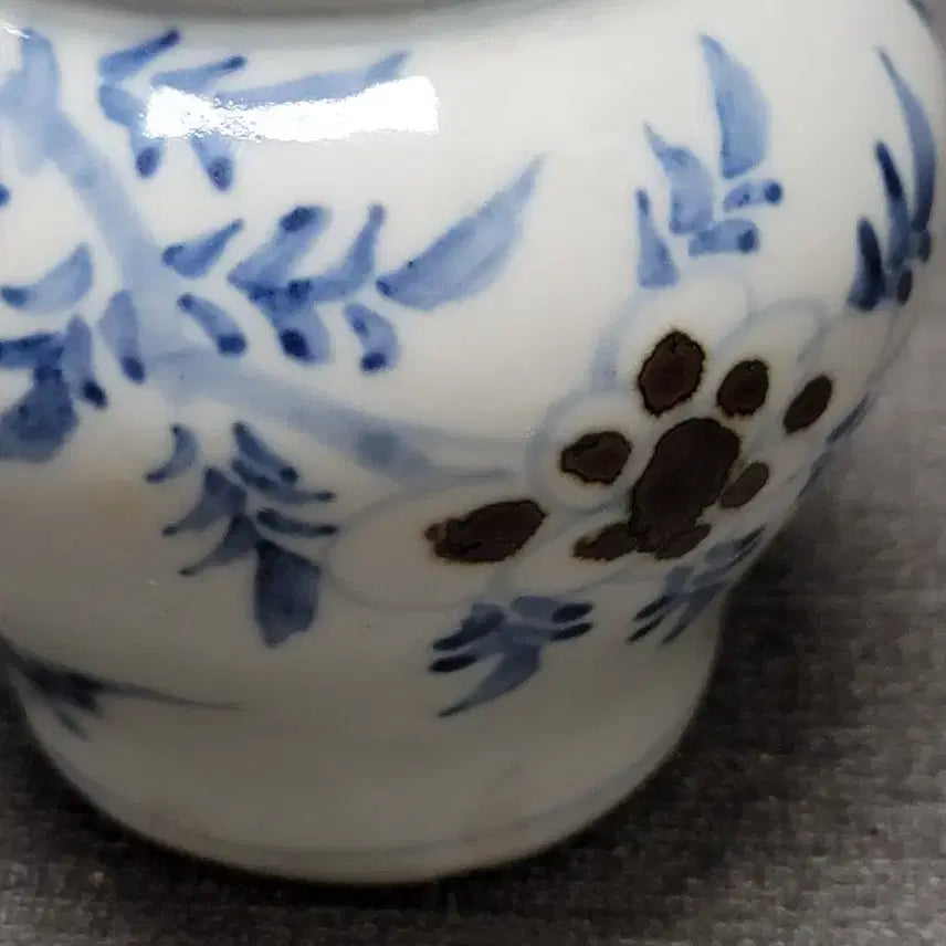 [BUNJANG] Celadon Porcelain Butterfly and Flower Motif Small Jar / 백자 청화 나비 화접문 소호 도자기