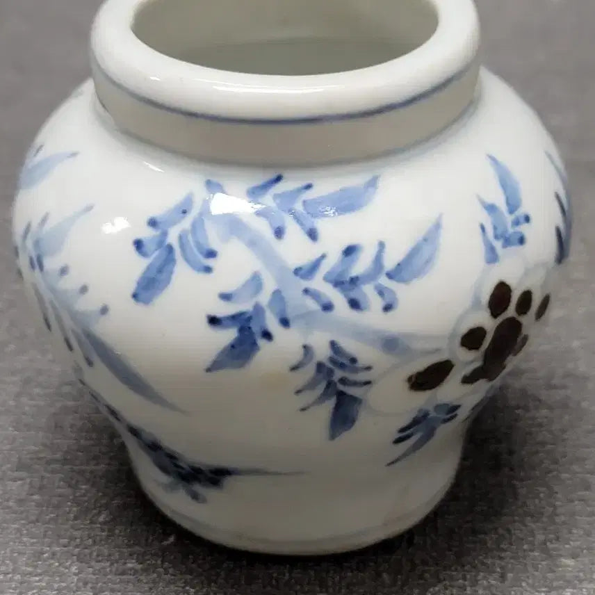 [BUNJANG] Celadon Porcelain Butterfly and Flower Motif Small Jar / 백자 청화 나비 화접문 소호 도자기