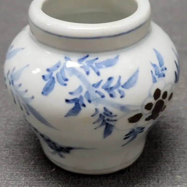 [BUNJANG] Celadon Porcelain Butterfly and Flower Motif Small Jar / 백자 청화 나비 화접문 소호 도자기