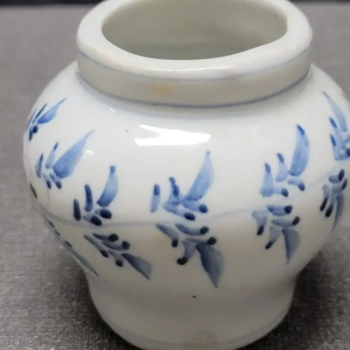 [BUNJANG] Celadon Porcelain Butterfly and Flower Motif Small Jar / 백자 청화 나비 화접문 소호 도자기