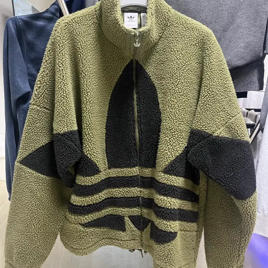 [BUNJANG] Adidas Big Trefoil Sherpa Fleece XL / 아디다스 빅 트레포일 셰르파 플리스 XL