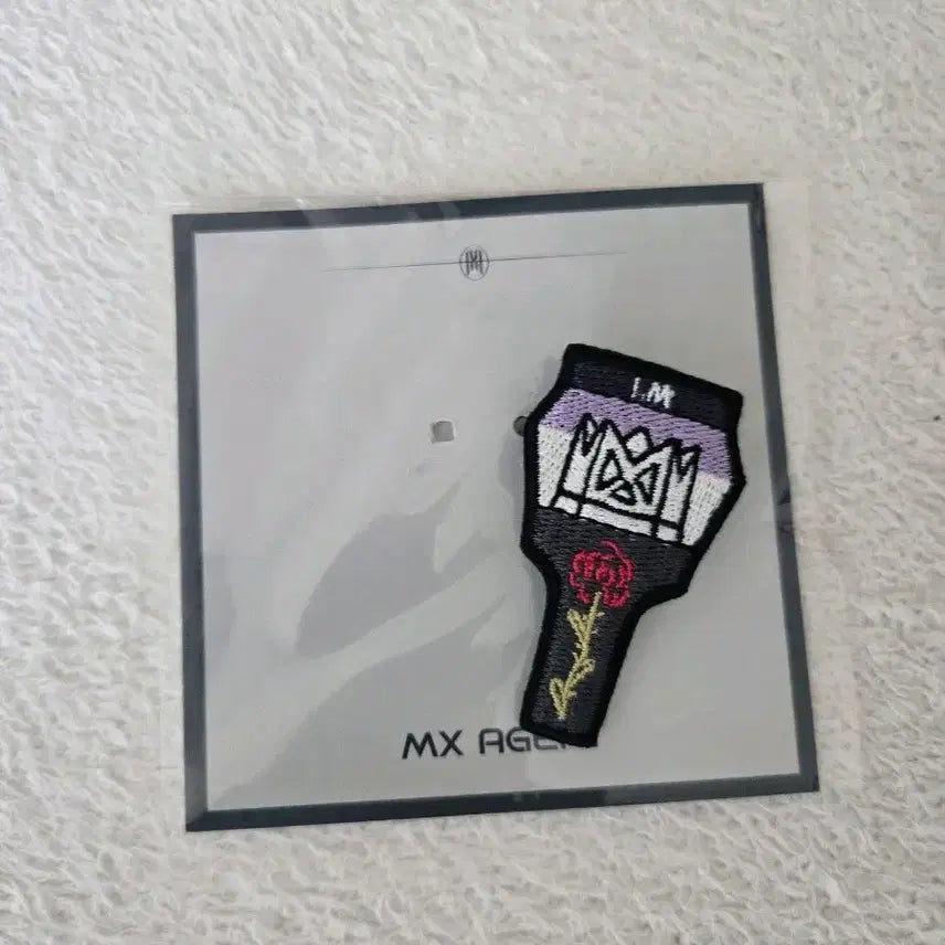 [BUNJANG] MONSTA X I.M Fanlight Pin Badge / 몬스타엑스 응원봉 아이엠 핀 뱃지