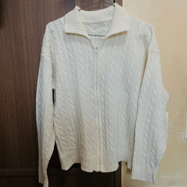 [BUNJANG] Ivory Cable Knit Zip-Up Cardigan / 아이보리 꽈배기 니트 집업 가디건