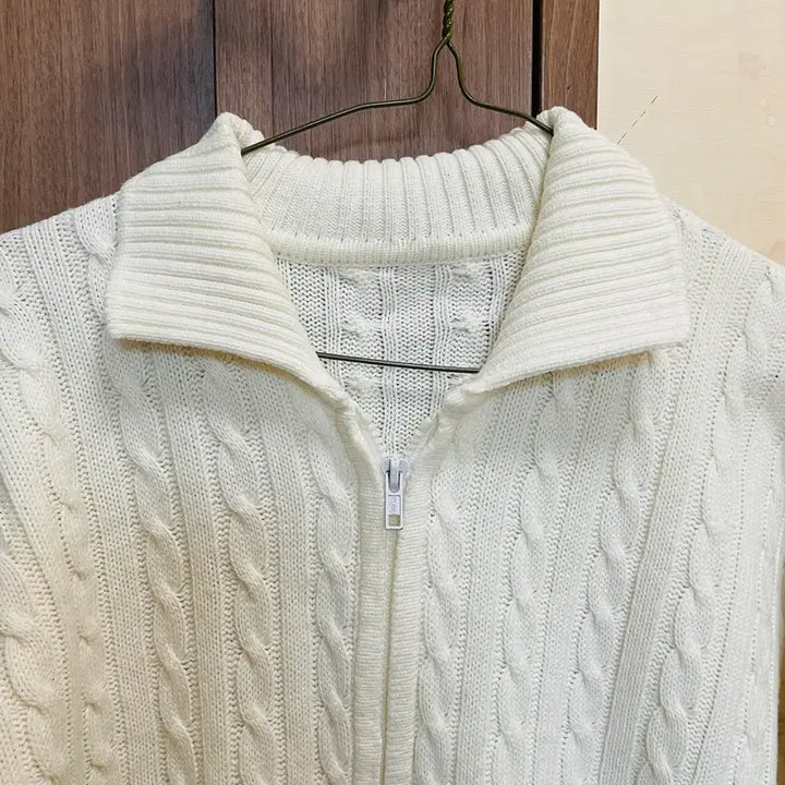 [BUNJANG] Ivory Cable Knit Zip-Up Cardigan / 아이보리 꽈배기 니트 집업 가디건