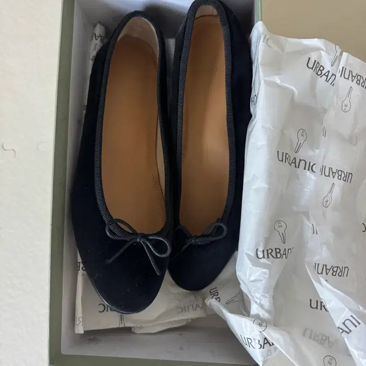 [BUNJANG] Urbanic 30 Velvet Flat Shoes / 얼바닉30 벨벳 플랫슈즈 37