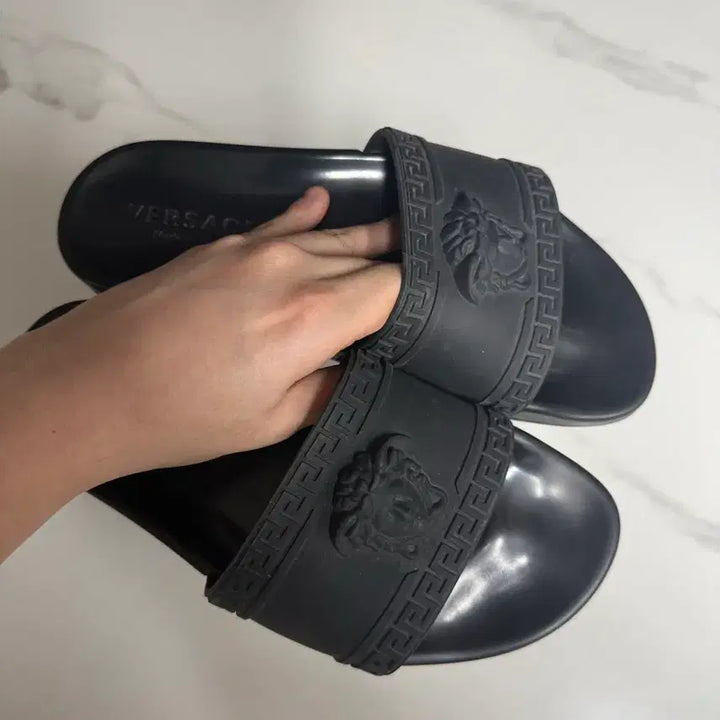 [BUNJANG] Versace Medusa Black Slippers / 베르사체 메두사 블랙 슬리퍼