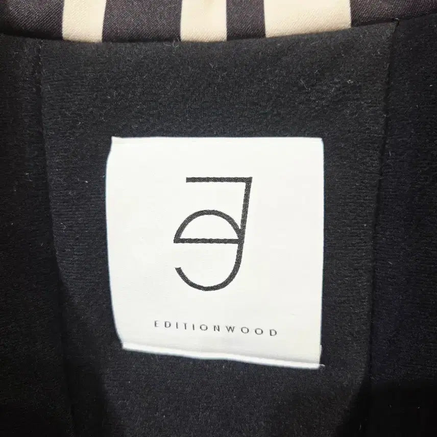 [BUNJANG] EDITIONWOOD Geometric Pattern Cropped Short Padded Jacket / EDITIONWOOD 에디션우드 기하학 패턴 크롭 숏패딩