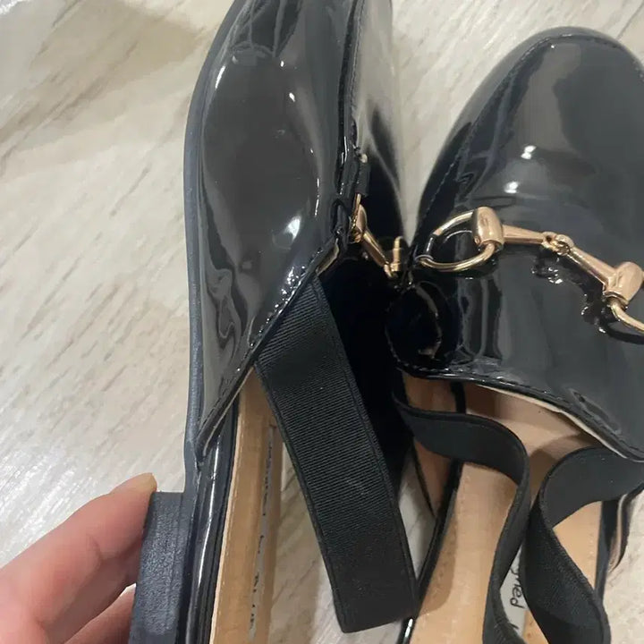 [BUNJANG] Black Enamel Slingback Mule Slippers / 새상품 블랙 에나멜 슬링백 뮬 슬리퍼 230 225가능