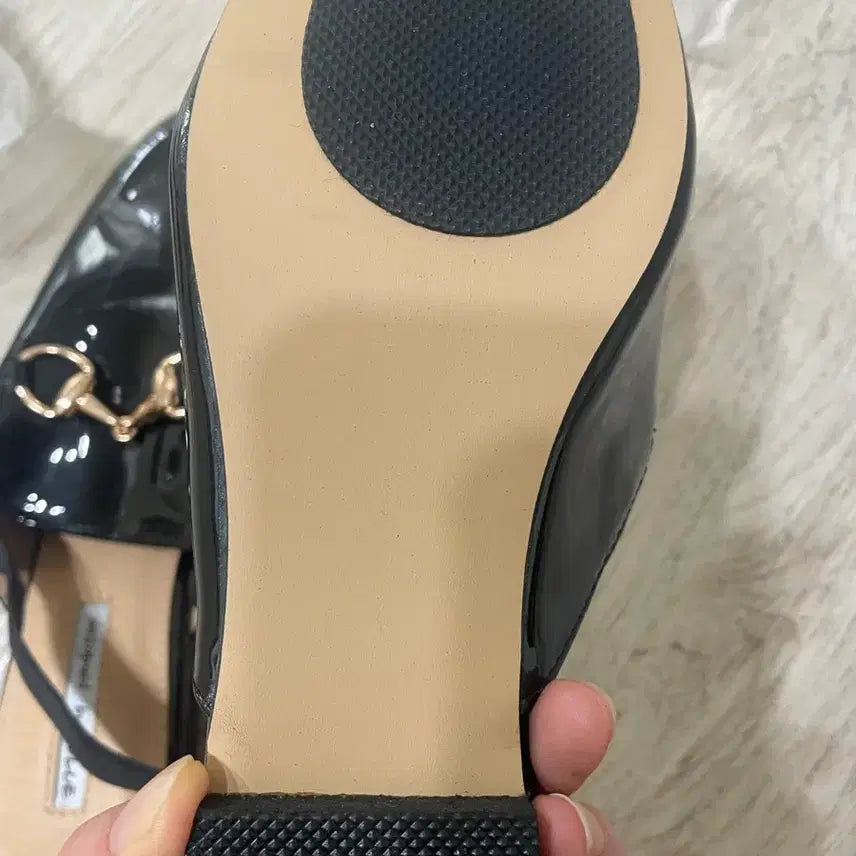 [BUNJANG] Black Enamel Slingback Mule Slippers / 새상품 블랙 에나멜 슬링백 뮬 슬리퍼 230 225가능