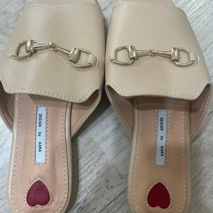 [BUNJANG] Beige Slipper with Gold Buckle / 새상품 금장버클 베이지 슬리퍼 230 225가능