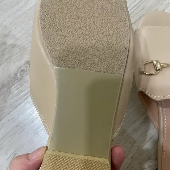[BUNJANG] Beige Slipper with Gold Buckle / 새상품 금장버클 베이지 슬리퍼 230 225가능