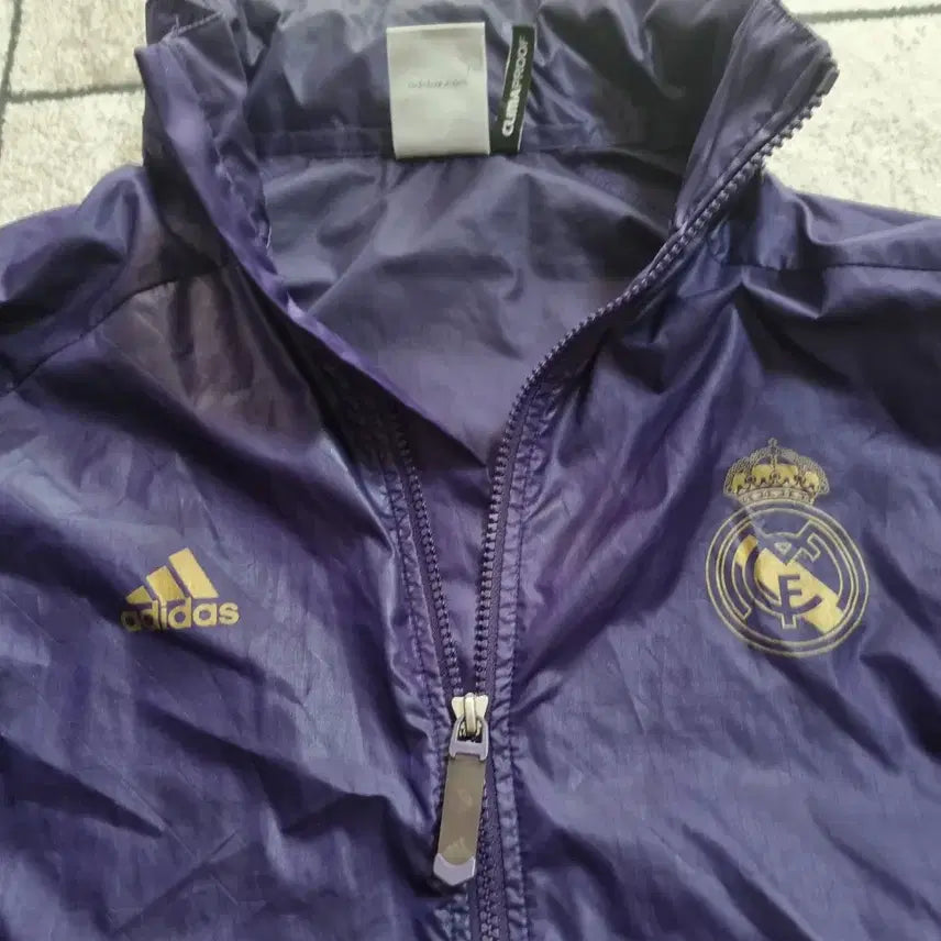 [BUNJANG] Adidas Real Madrid Windbreaker Purple (Size 105) / [매장정품]아디다스 레알마드리드 윈드브레이커 바람막이 퍼플 사이즈 105