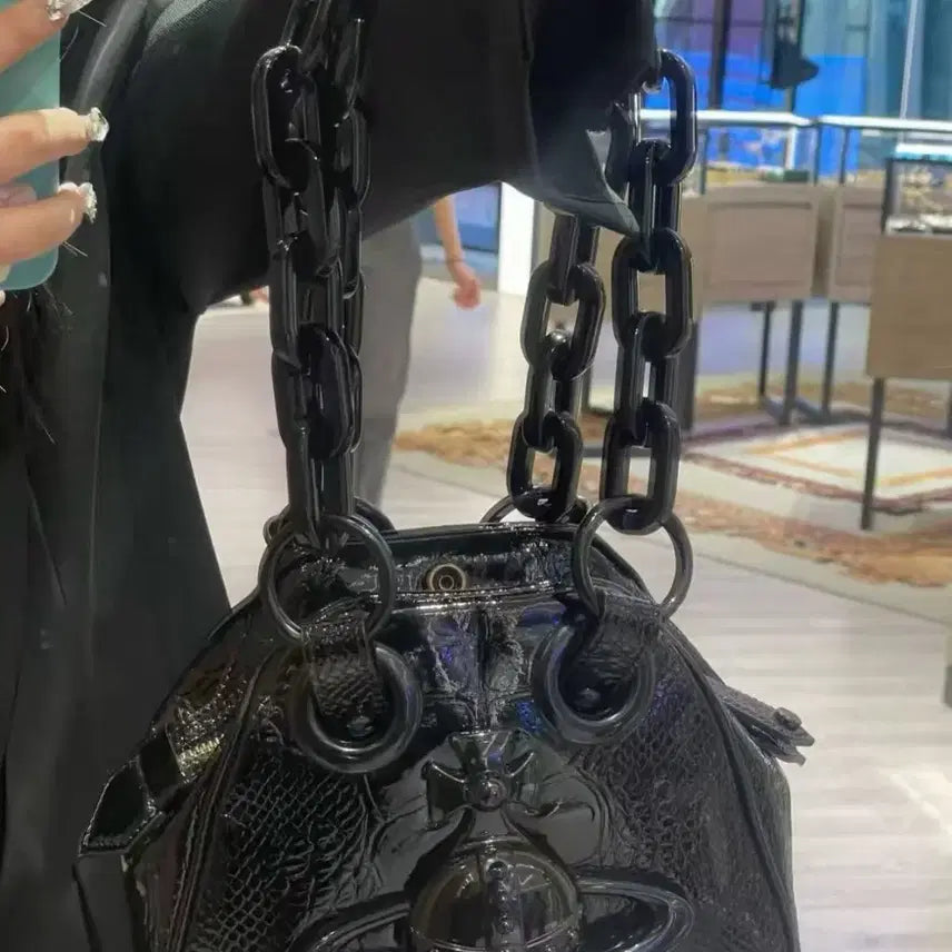 [BUNJANG] Vivienne Westwood Chain Shoulder Bag (Logo Pattern) / 비비안웨스트우드 체인숄더백 로고무늬 봄신상 3color