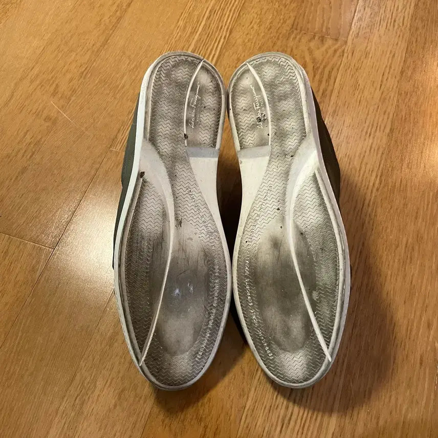 [BUNJANG] Ferragamo Khaki Sneakers / 196) 페라가모 카키 스니커즈 (7.5)