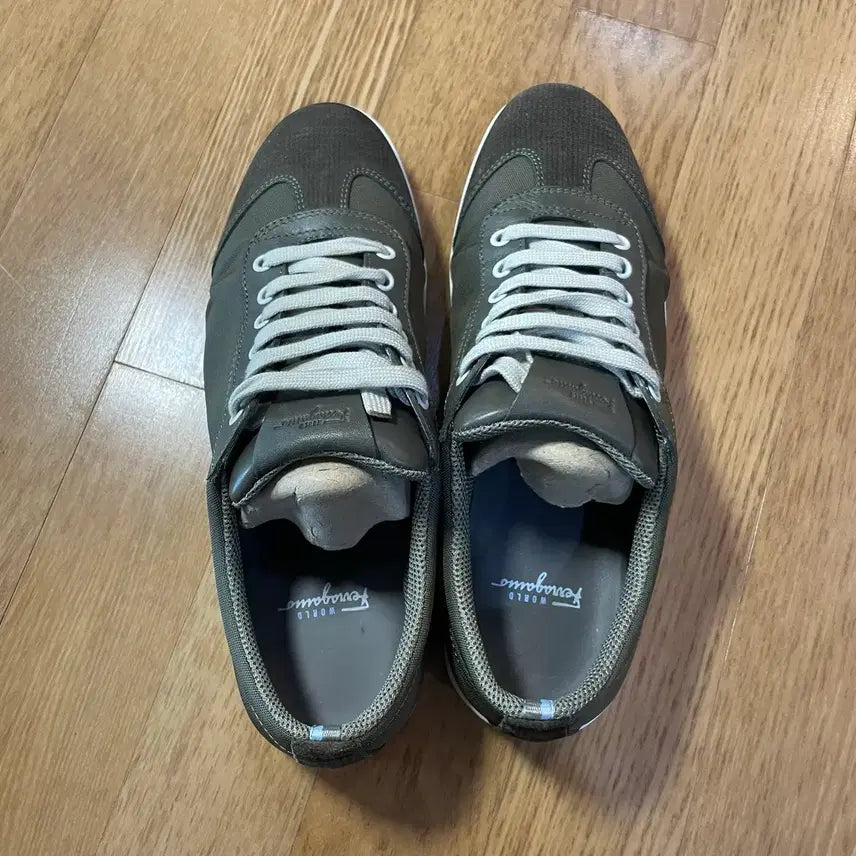 [BUNJANG] Ferragamo Khaki Sneakers / 196) 페라가모 카키 스니커즈 (7.5)