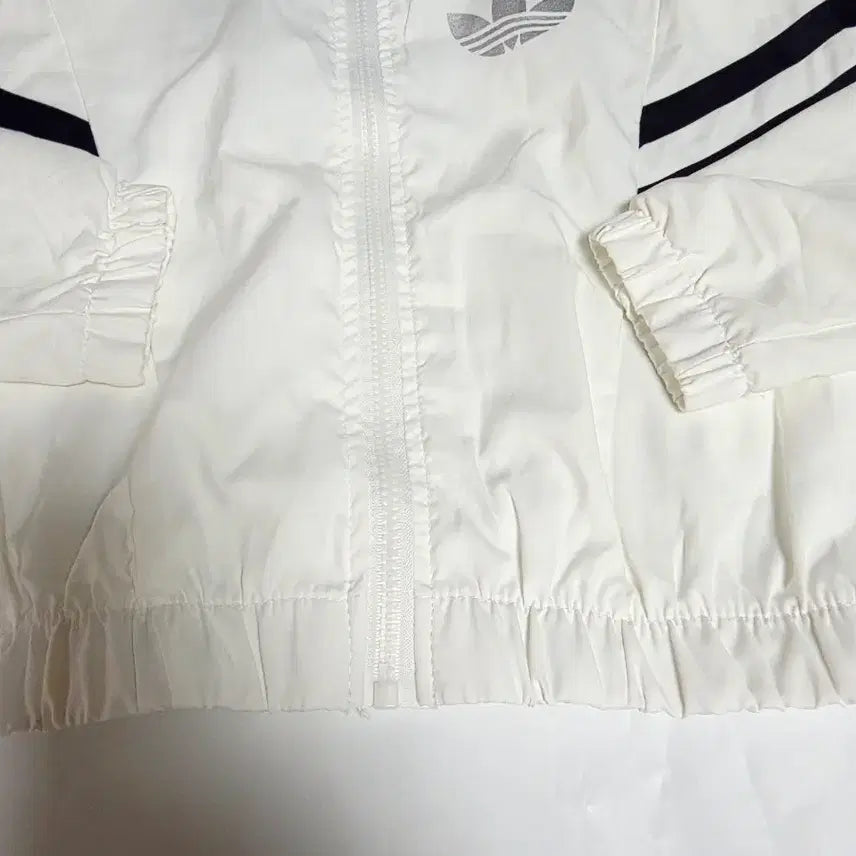 [BUNJANG] Adidas Y2K White Black Two-Line Back Logo Crop Windbreaker Jacket / [아디다스] Y2K 화이트 블랙 투라인 백로고 크롭 바람막이 자켓