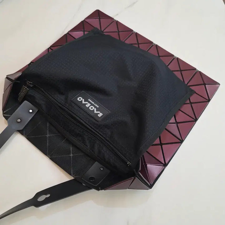 [BUNJANG] Bao Bao Lucent Tote Bag Burgundy / 정품) 바오바오 루센트 토트백 버건디 상태좋음