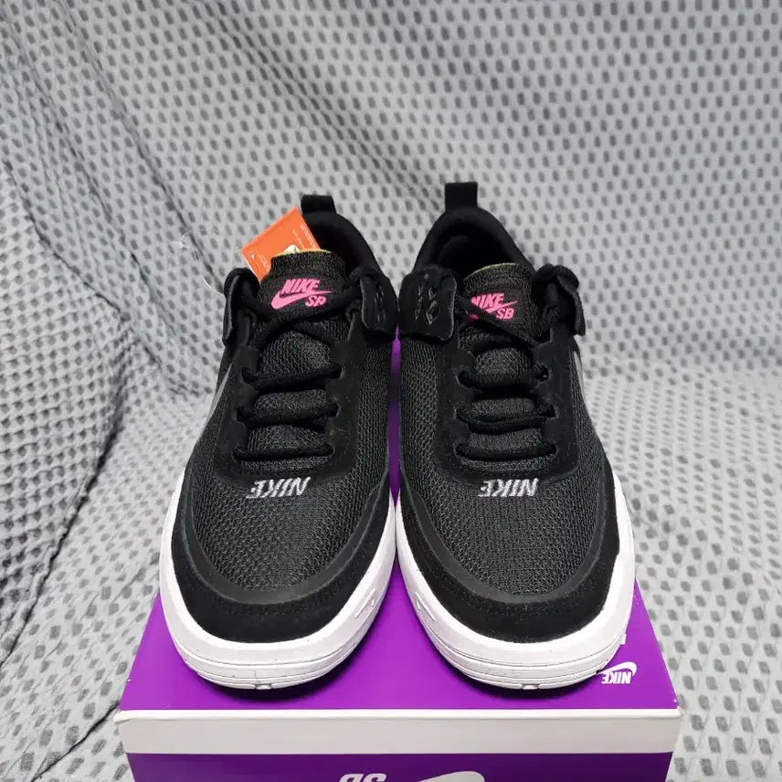 [BUNJANG] Nike SB Day One Sneakers / (새제품)나이키 SB 데이원 240