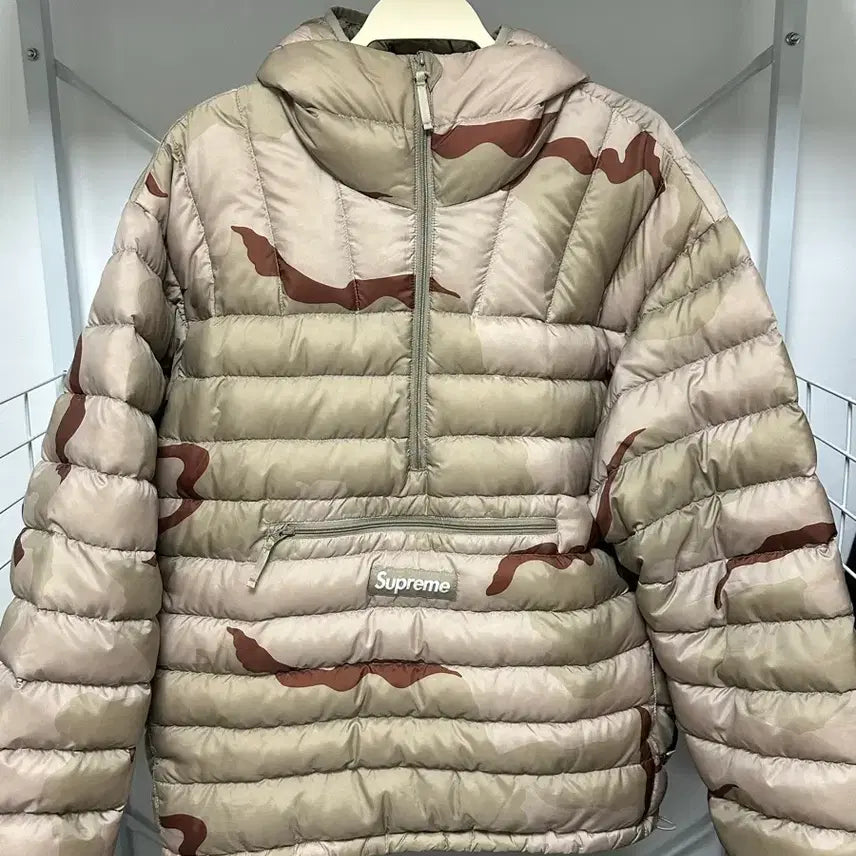 [BUNJANG] Supreme Micro Down Half Zip Hooded Pullover Desert Camo / 슈프림 마이크로 다운 하프 집 후드 풀오버 데저트 카모 - 24FW